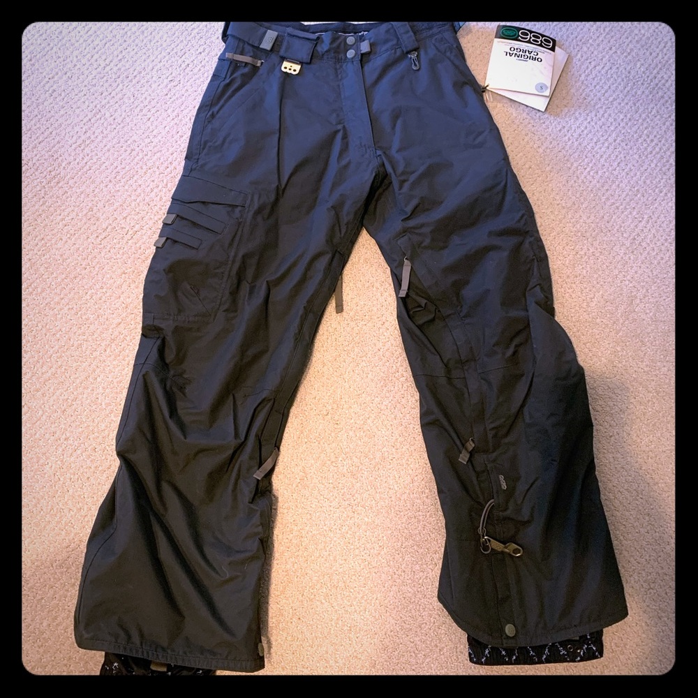 Women’s 686 Ski / Snowboard pants. New w/ Tags